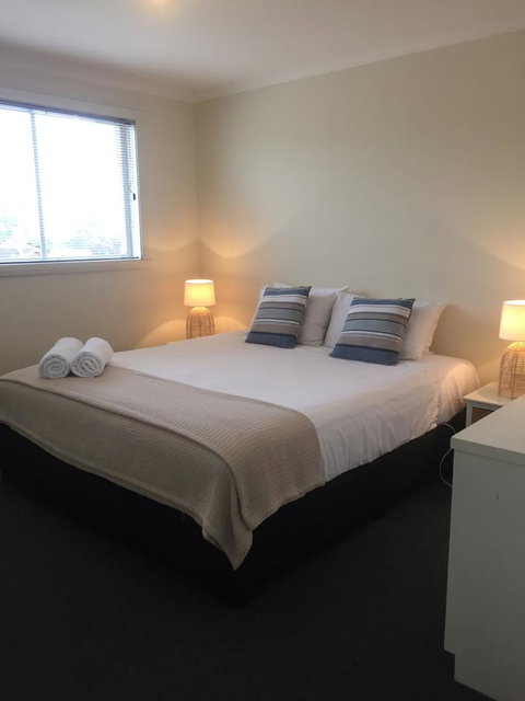 Old Pier Apartments - Schoolies Week Accommodation 3
