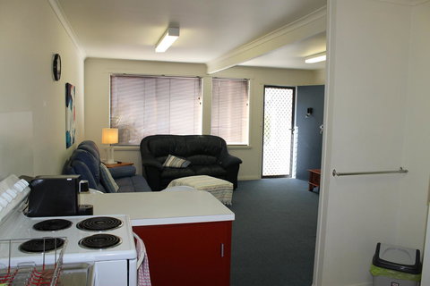 Old Pier Apartments - Schoolies Week Accommodation 6