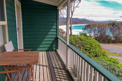 BINALONG BEACH COTTAGE Beachfront At Bay Of Fires Next To Restaurant - Schoolies Week Accommodation 14