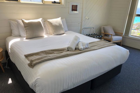 BINALONG BEACH COTTAGE Beachfront At Bay Of Fires Next To Restaurant - Schoolies Week Accommodation 6