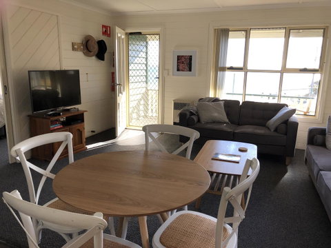 BINALONG BEACH COTTAGE Beachfront At Bay Of Fires Next To Restaurant - Schoolies Week Accommodation 5