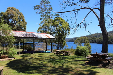 Tullah Lakeside Lodge - Schoolies Week Accommodation 6