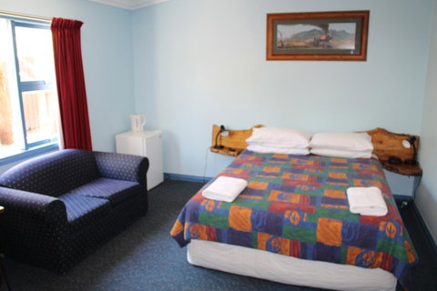 Tullah Lakeside Lodge - Schoolies Week Accommodation 10