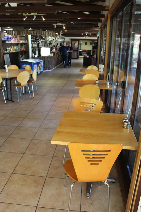 Tullah Lakeside Lodge - Schoolies Week Accommodation 36