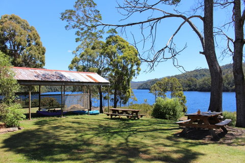 Tullah Lakeside Lodge - Schoolies Week Accommodation 19