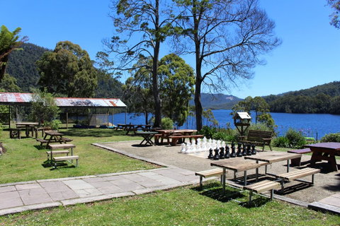 Tullah Lakeside Lodge - Schoolies Week Accommodation 33