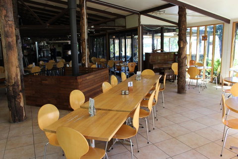 Tullah Lakeside Lodge - Schoolies Week Accommodation 35