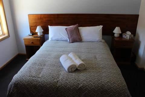 Tullah Lakeside Lodge - Schoolies Week Accommodation 2