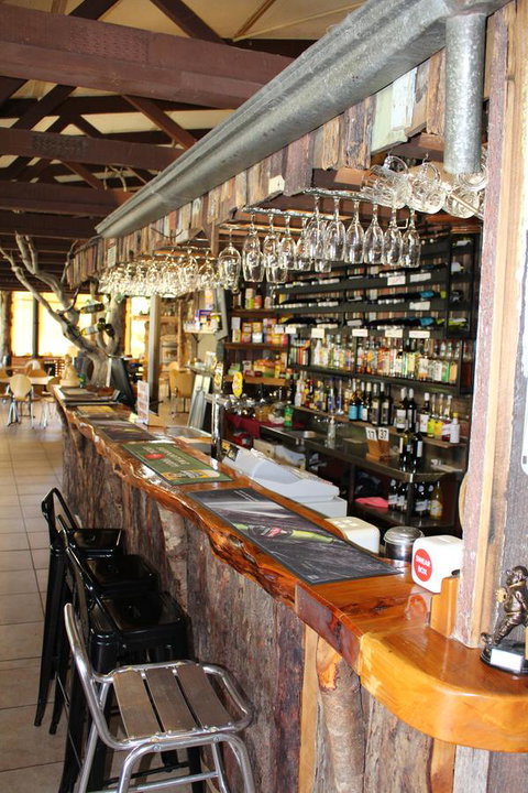 Tullah Lakeside Lodge - Schoolies Week Accommodation 21