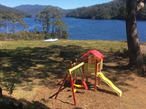 Tullah Lakeside Lodge - Schoolies Week Accommodation 15