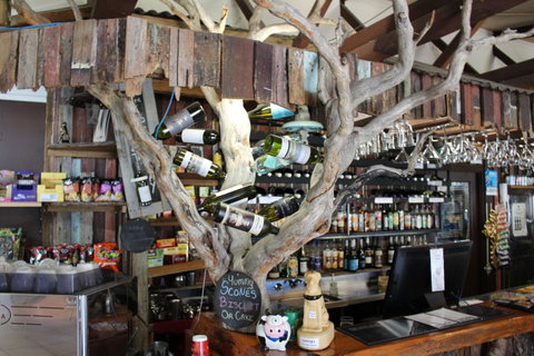 Tullah Lakeside Lodge - Schoolies Week Accommodation 29