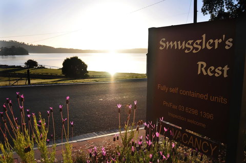 Smugglers Rest Apartments Dover - Schoolies Week Accommodation 13