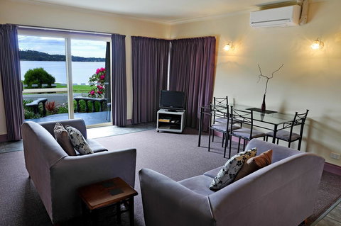 Smugglers Rest Apartments Dover - Schoolies Week Accommodation 11