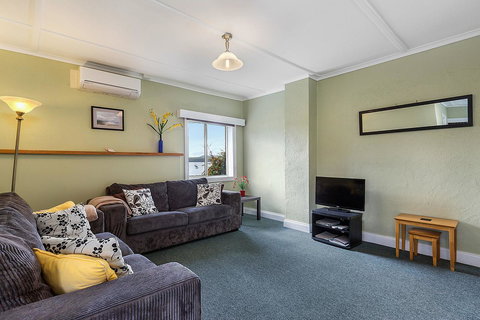 Smugglers Rest Apartments Dover - Schoolies Week Accommodation 6