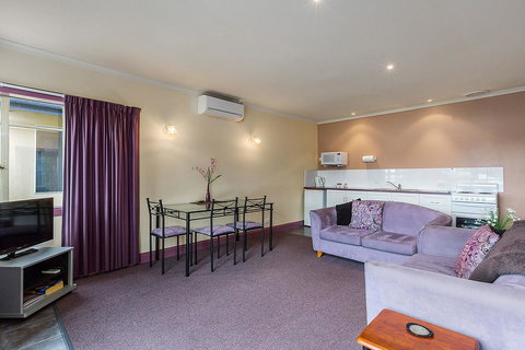 Smugglers Rest Apartments Dover - Schoolies Week Accommodation 9