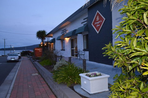 Smugglers Rest Apartments Dover - Schoolies Week Accommodation 1