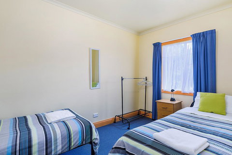 Smugglers Rest Apartments Dover - Schoolies Week Accommodation 17