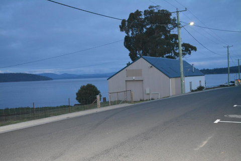 Smugglers Rest Apartments Dover - Schoolies Week Accommodation 25