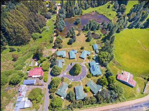 Giants Table And Cottages - Schoolies Week Accommodation 0