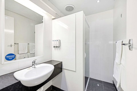 Coach House Launceston - Schoolies Week Accommodation 23