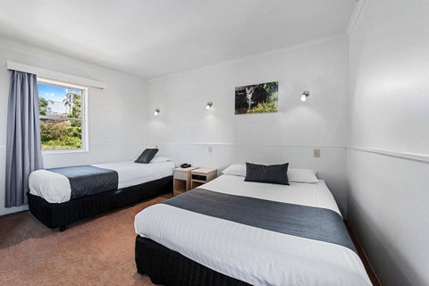 Coach House Launceston - Schoolies Week Accommodation 16