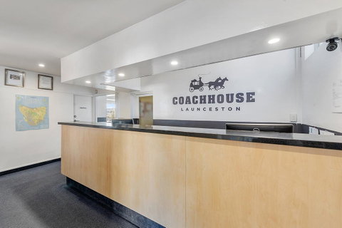 Coach House Launceston - Schoolies Week Accommodation 3