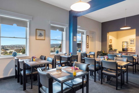 Coach House Launceston - Schoolies Week Accommodation 33