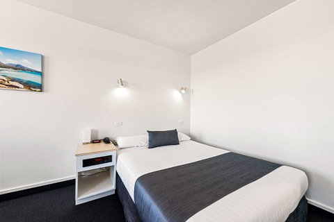 Coach House Launceston - Schoolies Week Accommodation 19