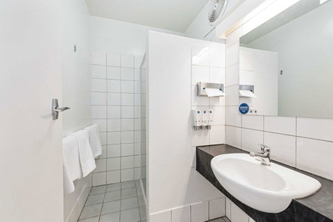 Coach House Launceston - Schoolies Week Accommodation 24