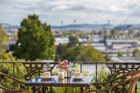 Coach House Launceston - Schoolies Week Accommodation 27