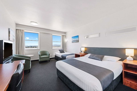 Coach House Launceston - Schoolies Week Accommodation 4