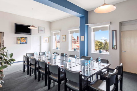 Coach House Launceston - Schoolies Week Accommodation 34