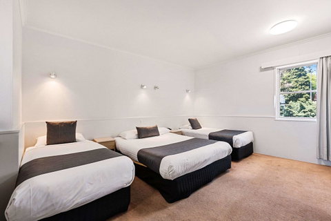 Coach House Launceston - Schoolies Week Accommodation 14