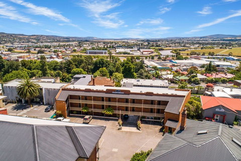 Coach House Launceston - Schoolies Week Accommodation 32