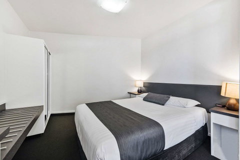 Coach House Launceston - Schoolies Week Accommodation 12