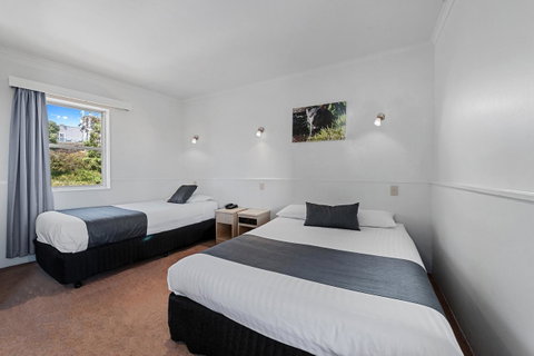 Coach House Launceston - Schoolies Week Accommodation 10
