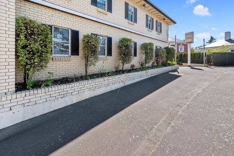 Coach House Launceston - Schoolies Week Accommodation 2