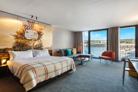MACq 01 Hotel - Schoolies Week Accommodation 34