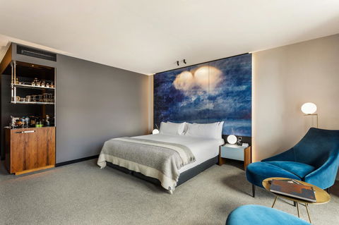 MACq 01 Hotel - Schoolies Week Accommodation 15