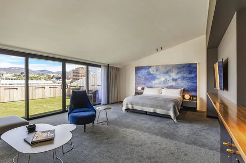 MACq 01 Hotel - Schoolies Week Accommodation 26