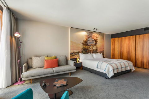 MACq 01 Hotel - Schoolies Week Accommodation 1