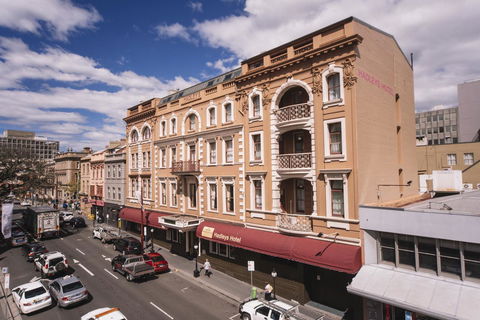 Hadley\'s Orient Hotel - Schoolies Week Accommodation 0