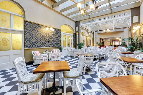 Hadley\'s Orient Hotel - Schoolies Week Accommodation 1