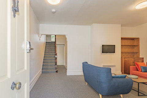 4 Bedroom House - Hobart CBD - Free Parking - Free WIFI - Schoolies Week Accommodation 21