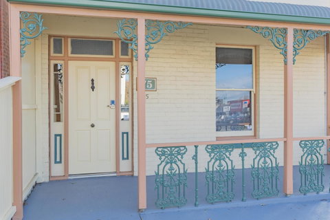4 Bedroom House - Hobart CBD - Free Parking - Free WIFI - Schoolies Week Accommodation 25