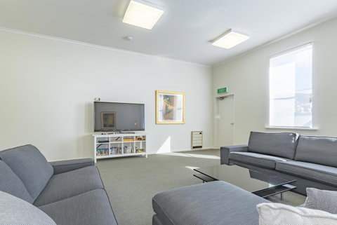 4 Bedroom House - Hobart CBD - Free Parking - Free WIFI - Schoolies Week Accommodation 20