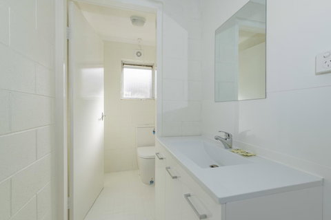 4 Bedroom House - Hobart CBD - Free Parking - Free WIFI - Schoolies Week Accommodation 24