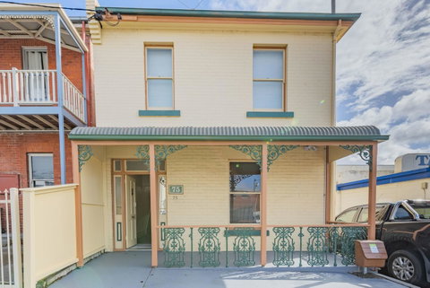 4 Bedroom House - Hobart CBD - Free Parking - Free WIFI - Schoolies Week Accommodation 14
