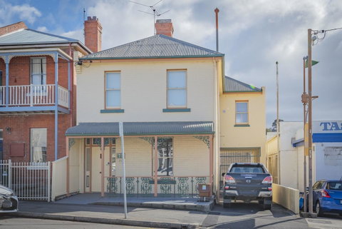 4 Bedroom House - Hobart CBD - Free Parking - Free WIFI - Schoolies Week Accommodation 5