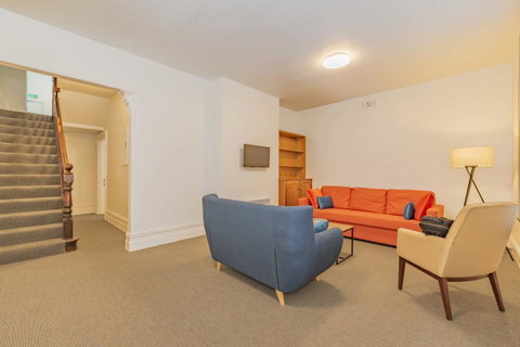 4 Bedroom House - Hobart CBD - Free Parking - Free WIFI - Schoolies Week Accommodation 6
